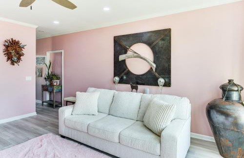 Murfreesboro House | Island Vibes Home with Fire Pit in Murfreesboro!