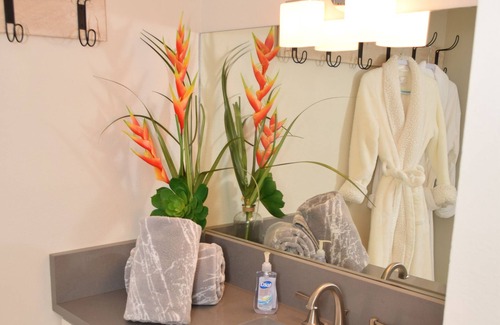 Sebastian Hotel | Island View Cottages