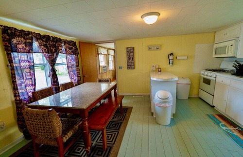 Trenton Apartment | Isleview Cottage 1 - full kitchen, dog friendly!