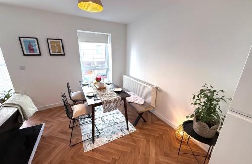 Portsmouth Apartment | Issara Apartments 41 - Great location & Private Parking