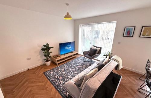 Portsmouth Apartment | Issara Apartments 41 - Great location & Private Parking