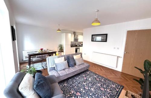 Portsmouth Apartment | Issara Apartments 41 - Great location & Private Parking