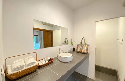 Sichon Hotel | Issara Beach Resort Beachfront Zone