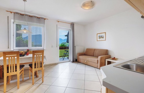 St. Pauls Apartment | Apartment 'Pink Lady' with Mountain View, Shared Terrace and Wi-Fi