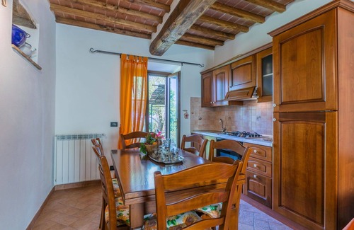 Castelnuovo di Val di Cecina Apartment | Beautiful apartment for 8 people with pool, WIFI, TV, patio and pets allowed