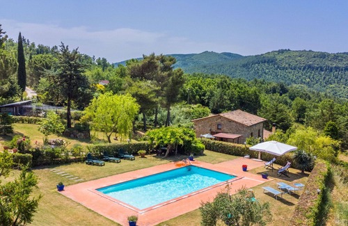 Castelnuovo di Val di Cecina Apartment | Beautiful apartment for 8 people with pool, WIFI, TV, patio and pets allowed