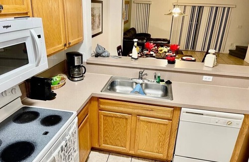Kissimmee Resort | It is located 15 minutes from Disney