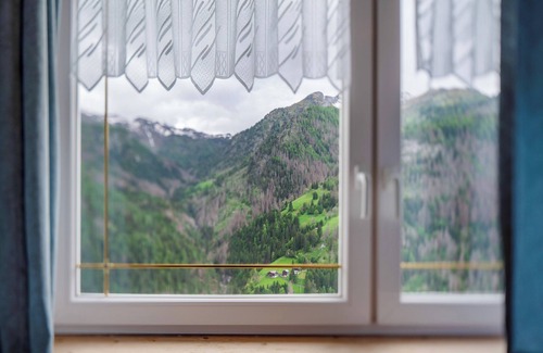Livinallongo del Col di Lana Apartment | Apartment 'Col Di Lana' with Mountain View, Shared Garden and Wi-Fi