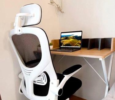 Lahug Apartment | IT Park Gem - Cozy Studio with Netflix and Pool Access