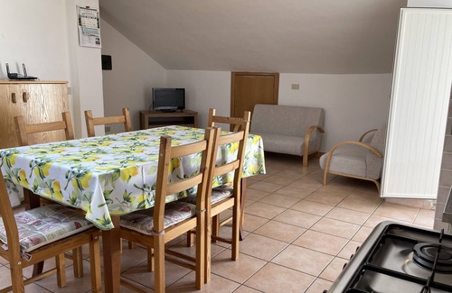 San Giacomo degli Schiavoni Apartment | The Nest: Cozy attic room in quiet area