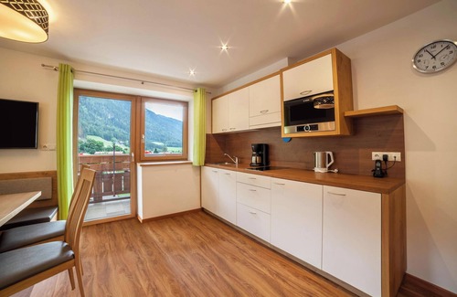 San Leonardo in Passiria Apartment | Holiday Apartment "Plattner" with Mountain View, Wi-Fi, Garden, Terrace & Balcony
