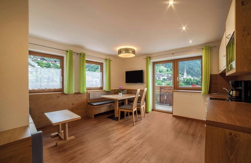San Leonardo in Passiria Apartment | Holiday Apartment "Plattner" with Mountain View, Wi-Fi, Garden, Terrace & Balcony