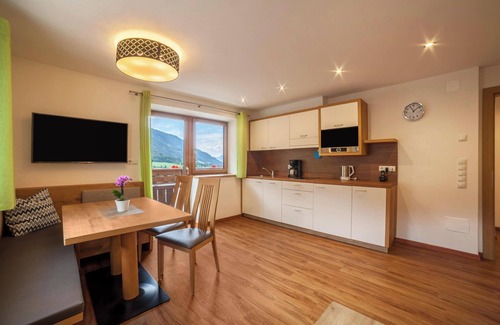 San Leonardo in Passiria Apartment | Holiday Apartment "Plattner" with Mountain View, Wi-Fi, Garden, Terrace & Balcony