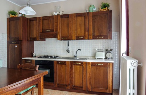 Sirolo House | La Casa di Serena - Two Bedroom House, Sleeps 3