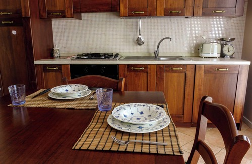 Sirolo House | La Casa di Serena - Two Bedroom House, Sleeps 3