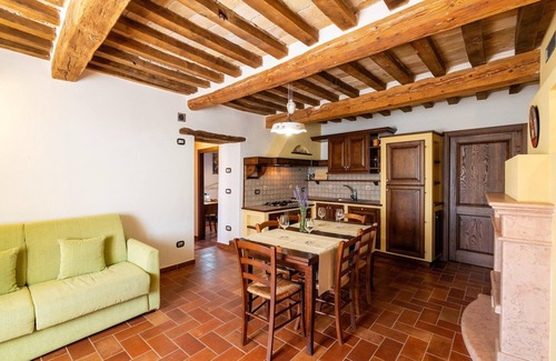 Cagli Apartment | Italian Farmhouse with Pool