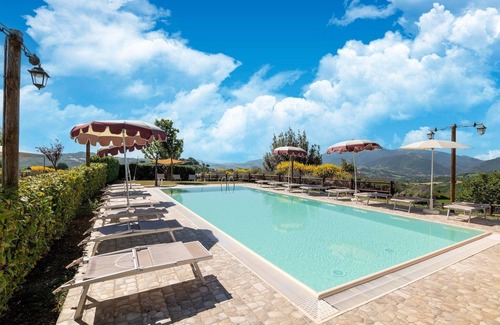 Cagli Apartment | Italian Farmhouse with Pool