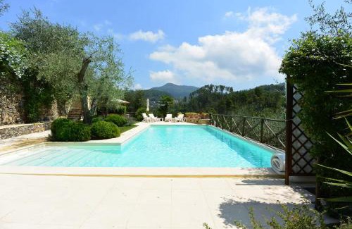 Garlenda Villa | Italianway - The Grapefruit House - Villa con piscina