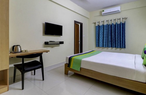 Bengaluru Hotel | Itsy By Treebo - Golden Grand Inn