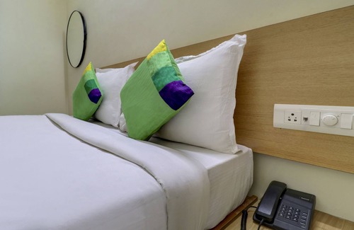 Bengaluru Hotel | Itsy By Treebo - Golden Grand Inn