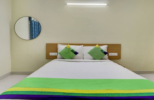 Bengaluru Hotel | Itsy By Treebo - Golden Grand Inn