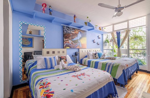 Polanco Bed & Breakfast | ITZAE HAB. BABY BLUE POLANQUITO ON THE WAY TO THE AUDITORIUM