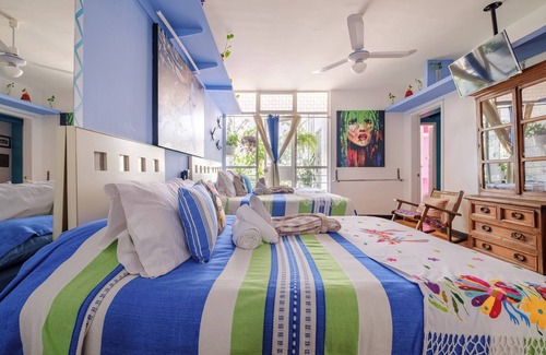 Polanco Bed & Breakfast | ITZAE HAB. BABY BLUE POLANQUITO ON THE WAY TO THE AUDITORIUM