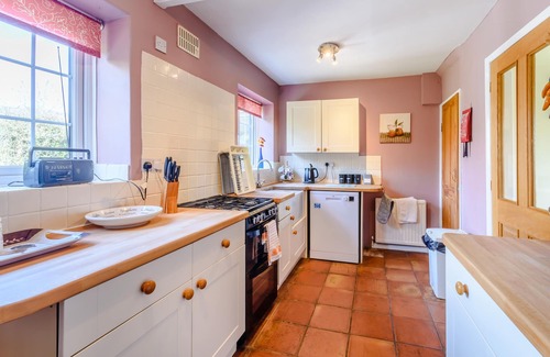 Helmsley Cottage | IVY COTTAGE, family friendly, with a garden in Helmsley