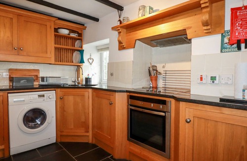 Tintagel House | IVY COTTAGE, pet friendly, character holiday cottage in Tintagel