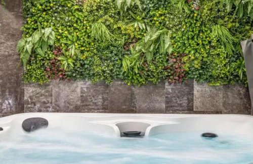 Kirk Sandall House | Ivy House 6-Beds Sleeps 19 with Hot Tub