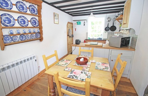 Beddgelert House | IVY HOUSE, pet friendly, with open fire in Beddgelert