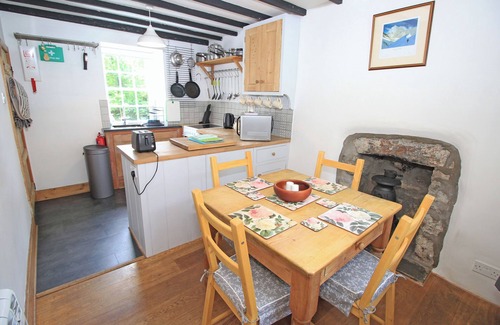 Beddgelert House | IVY HOUSE, pet friendly, with open fire in Beddgelert