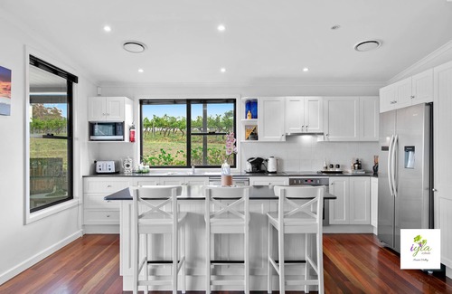 Pokolbin House | iyla Estate - Your exclusive Vineyard & Cottage stay @ Pokolbin, Hunter Valley!