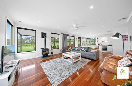 Pokolbin House | iyla Estate - Your exclusive Vineyard & Cottage stay @ Pokolbin, Hunter Valley!