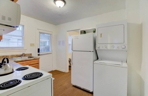 Midtown Apartment | J 88 · Private gated cottage! Walk to Overton square!