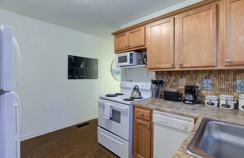 Midtown Apartment | J 88 · Private gated cottage! Walk to Overton square!