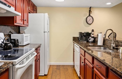 Maggie Valley Villa | J Creek Retreat-Gorgeous! Waterfront, Easy Access!