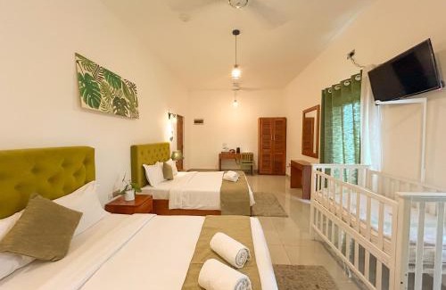 Ettukala Hotel | J leaf Hotel by Blue Bird