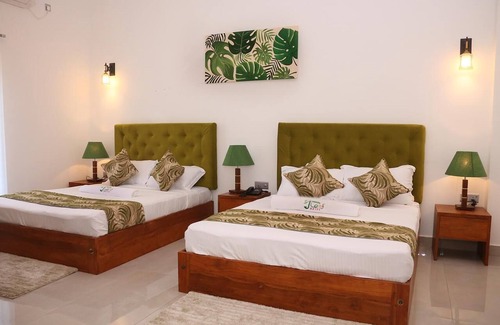Ettukala Hotel | J Leaf Hotel