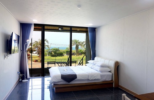 Andeok Hotel | J Raum