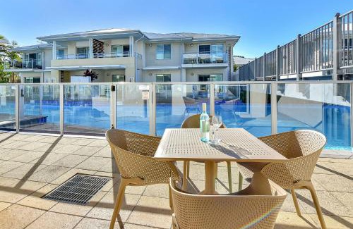 Salamander Bay Apartment | J's Resort Pacific Blue Swim Up-Unit A