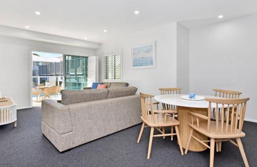 Salamander Bay Apartment | J's Resort Pacific Blue Swim Up-Unit A
