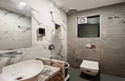 Peelamedu Hotel | J Square Inn