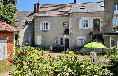 Imphy Apartment | J4 Parking, Wifi Grand 2 Chambres 3 lits 2 à 4 pers, lit parapluie JACQUELINE