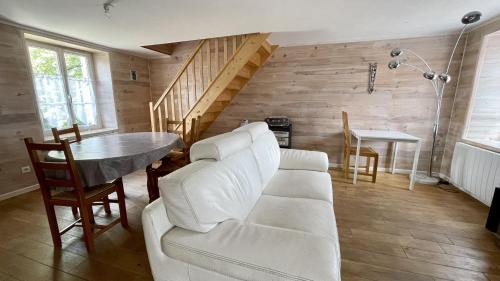 Imphy Apartment | J4 Parking, Wifi Grand 2 Chambres 3 lits 2 à 4 pers, lit parapluie JACQUELINE