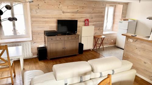 Imphy Apartment | J4 Parking, Wifi Grand 2 Chambres 3 lits 2 à 4 pers, lit parapluie JACQUELINE