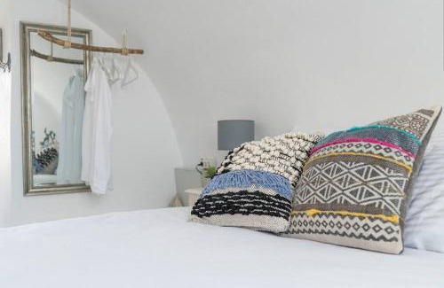 Firostefani Apartment | Jaccuzzi Romantic Suite in Firostefani,sea view!