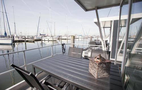 Almere Poort Boat Rental | Jack Sparrow