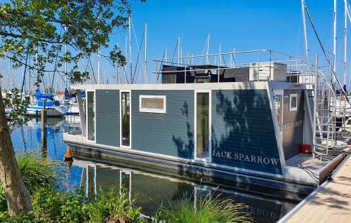 Almere Poort Boat Rental | Jack Sparrow