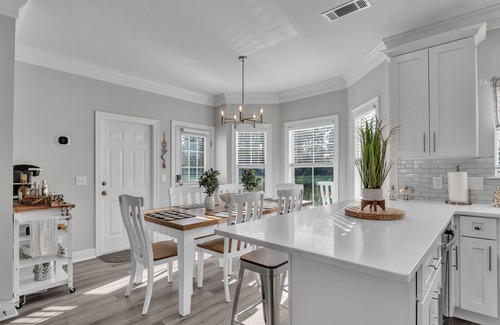 Starkville House | Jack’s Junction On The Water- Hail State!n4 Bedrooms/Sleeps 12